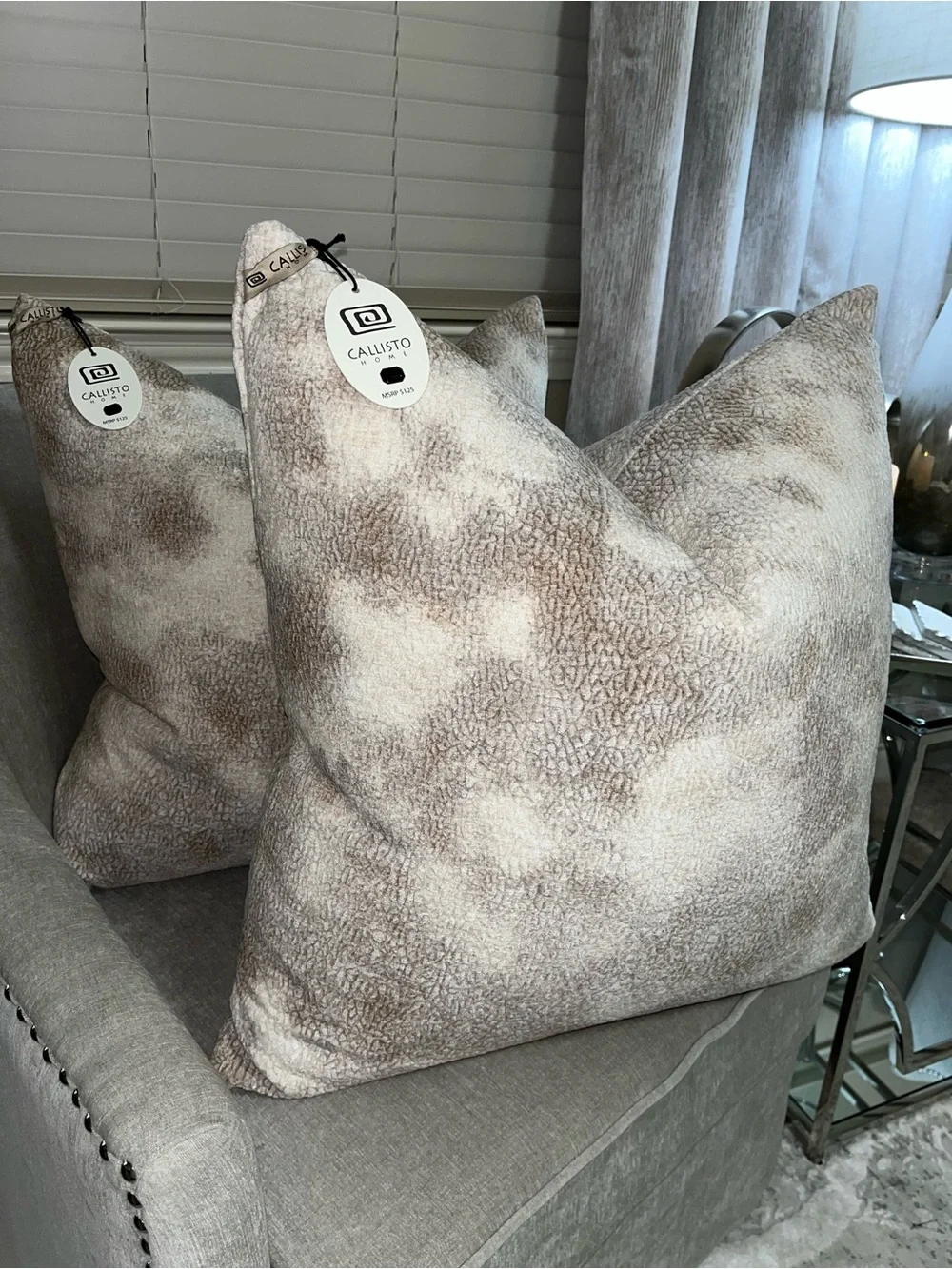 1-NWT CALLISTO HOME WATERCOLOR DESIGN VELVET DECORATIVE LUX PILLOW (T06889F11)